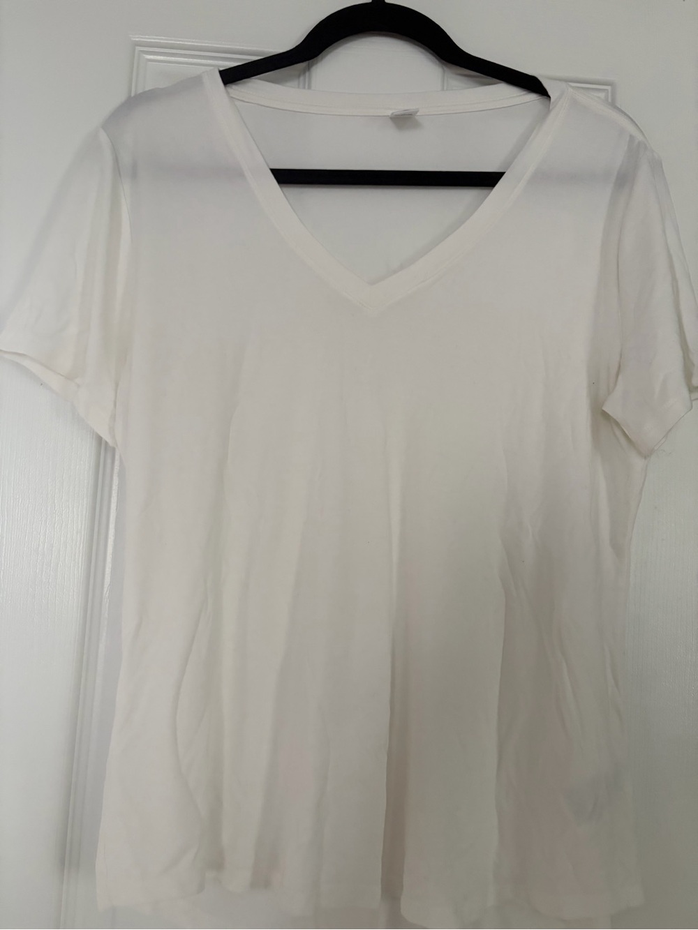 Old Navy Women's V-Neck Short Sleeve Tee in White